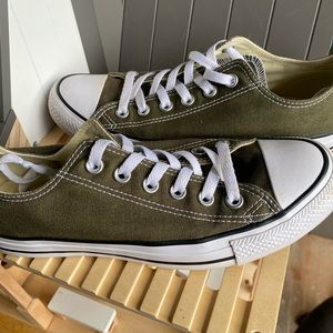 Men’s converse like new